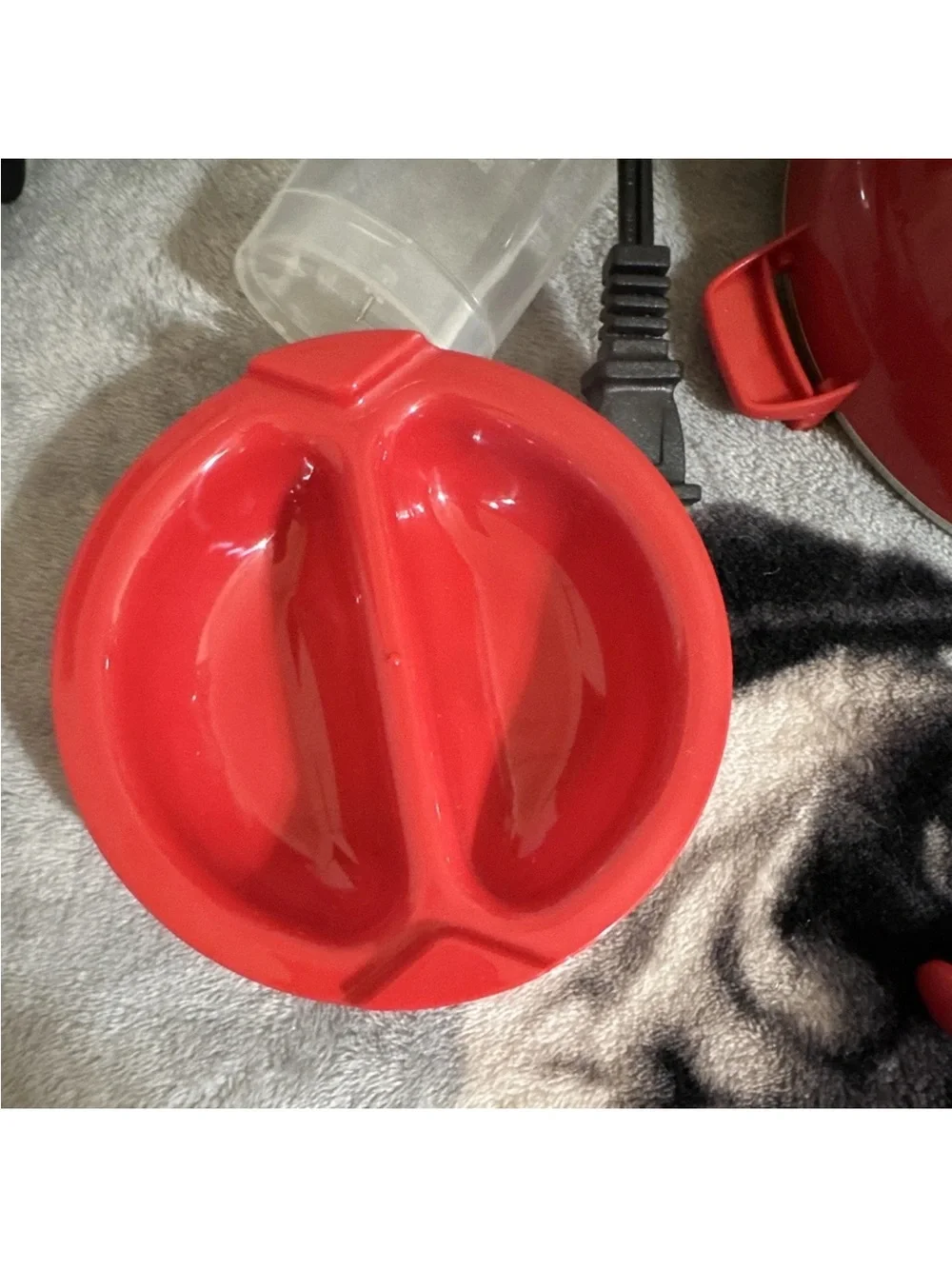 Dash DEC005RD Electric Egg Cooker 7-Egg Poaching 360W 120V Red